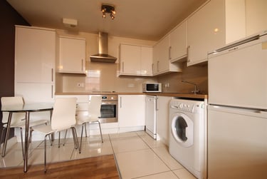 3 bed flat, St Andrews Street, Newcastle Upon Tyne, Newcastle, NE15SF - Image 2